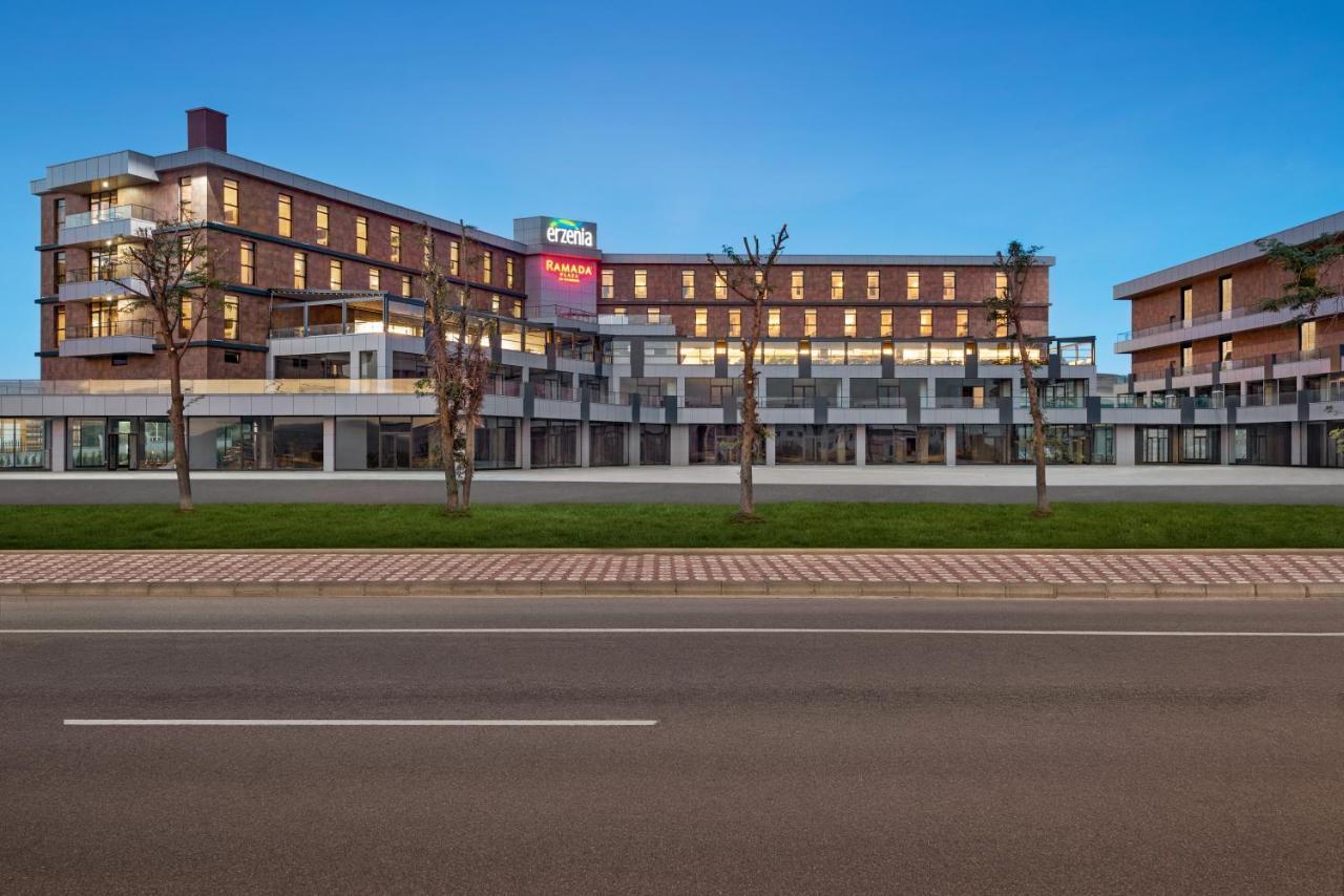 Ramada Plaza By Wyndham Batman Hotel Exterior photo